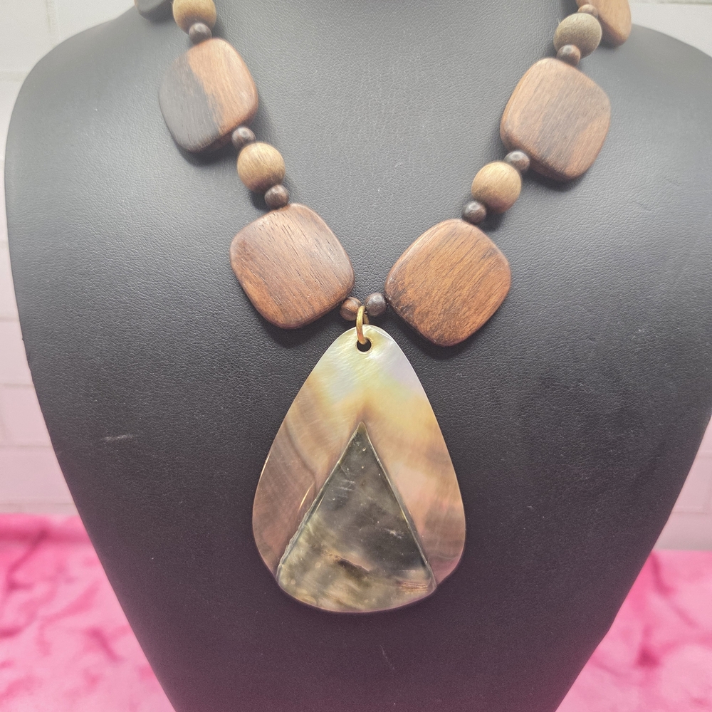 862. Vintage Wooden and Shell Pendant Necklace